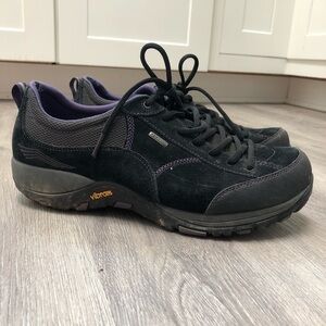 Dansko Black Suede Sneakers Tennis Shoes Size Women’s 10.5 EU 41 Vibram Sole